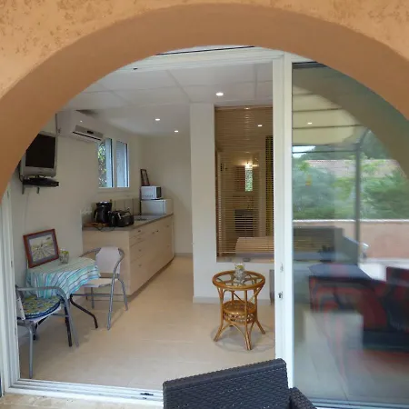 Bed & Breakfast L'ecureuil De L'esterel 4*